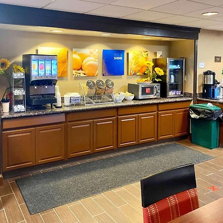 Comfort Suites Near Casinos Norwich Bagian luar foto