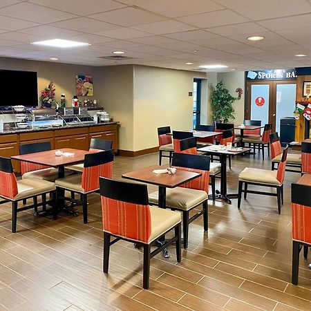 Comfort Suites Near Casinos Norwich Bagian luar foto