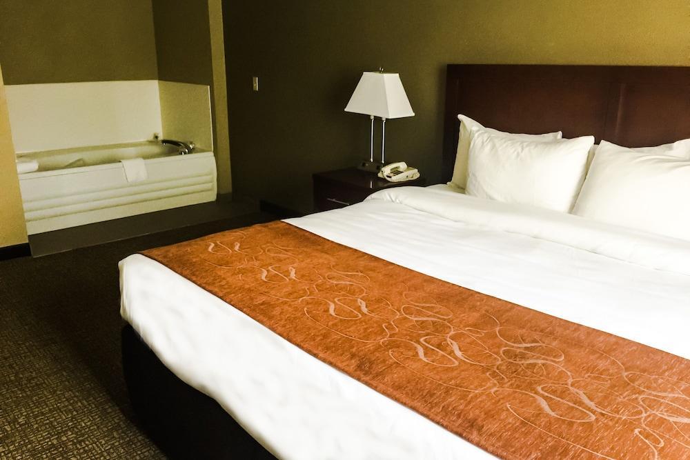 Comfort Suites Near Casinos Norwich Bagian luar foto