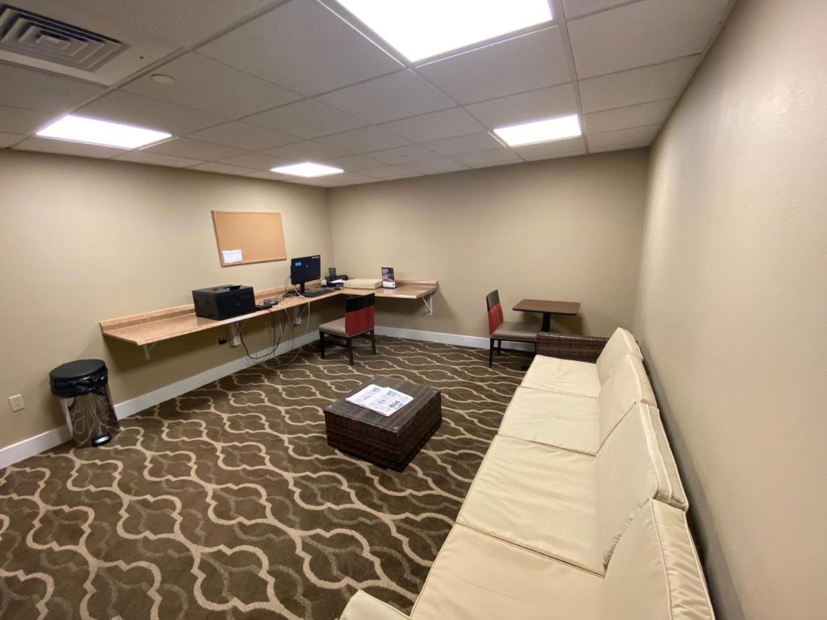 Comfort Suites Near Casinos Norwich Bagian luar foto