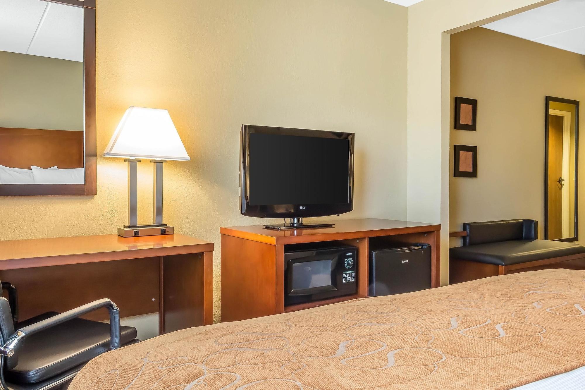 Comfort Suites Near Casinos Norwich Bagian luar foto