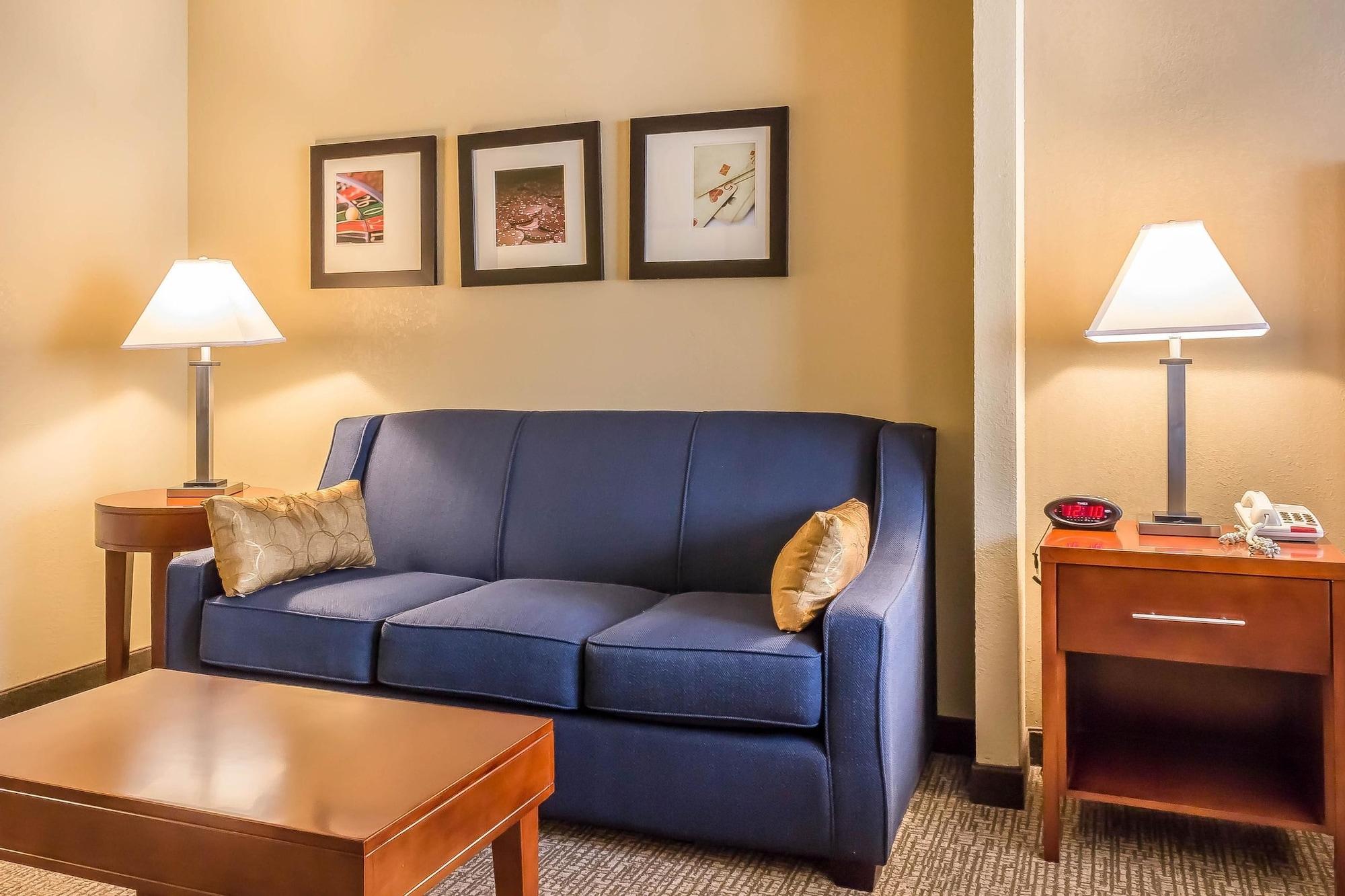 Comfort Suites Near Casinos Norwich Bagian luar foto