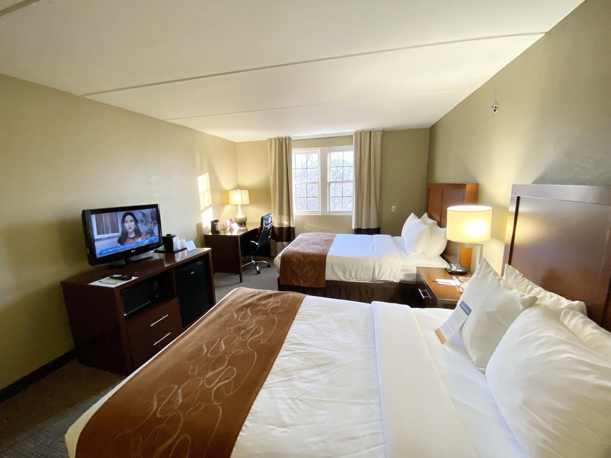 Comfort Suites Near Casinos Norwich Bagian luar foto
