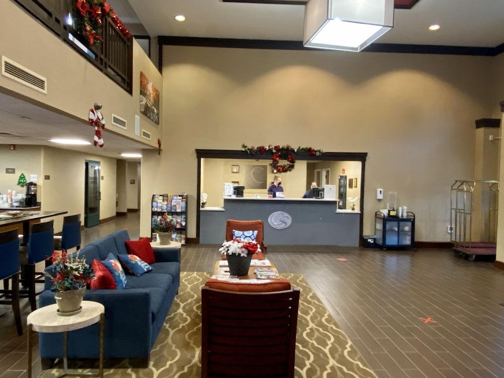 Comfort Suites Near Casinos Norwich Bagian luar foto
