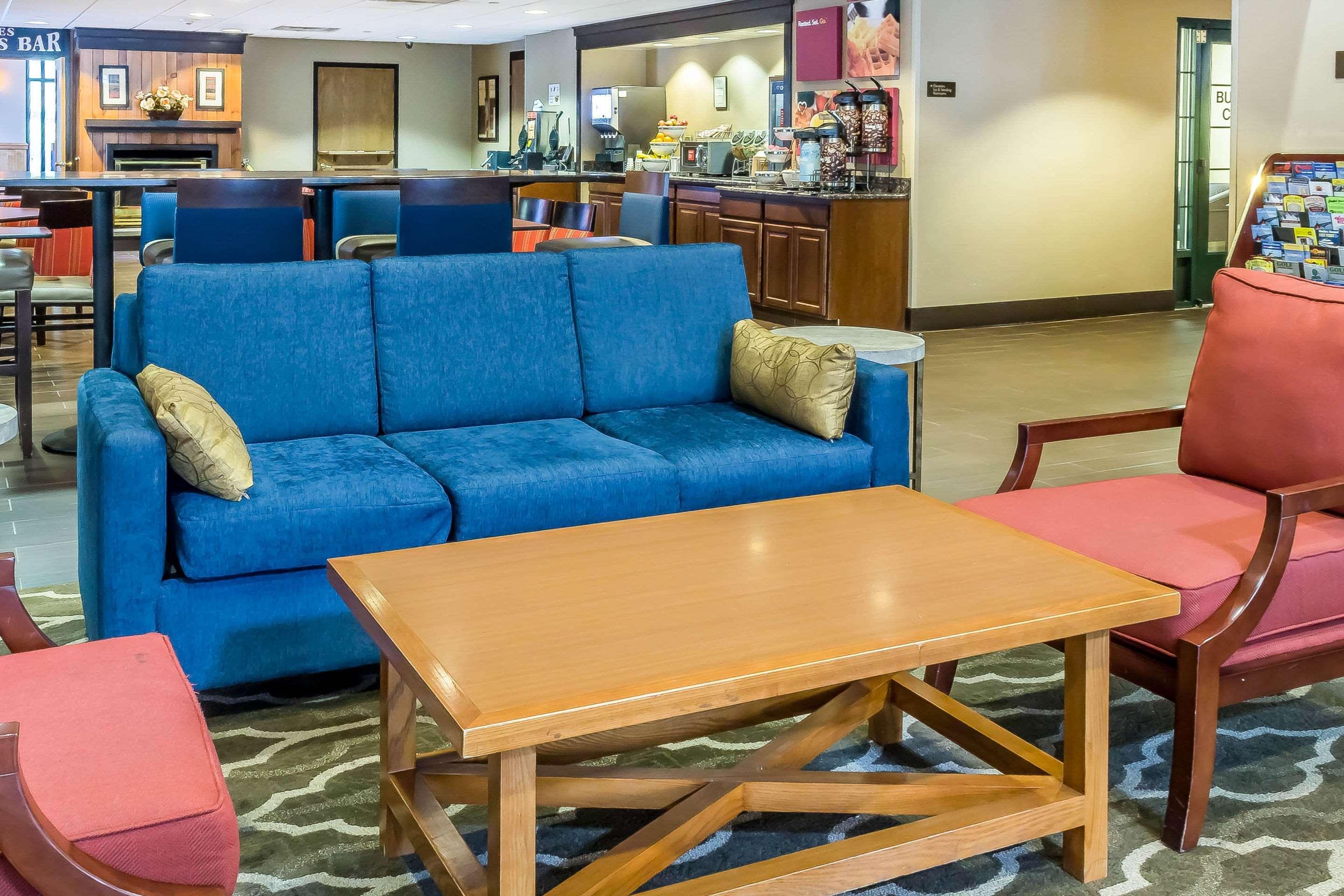 Comfort Suites Near Casinos Norwich Bagian luar foto