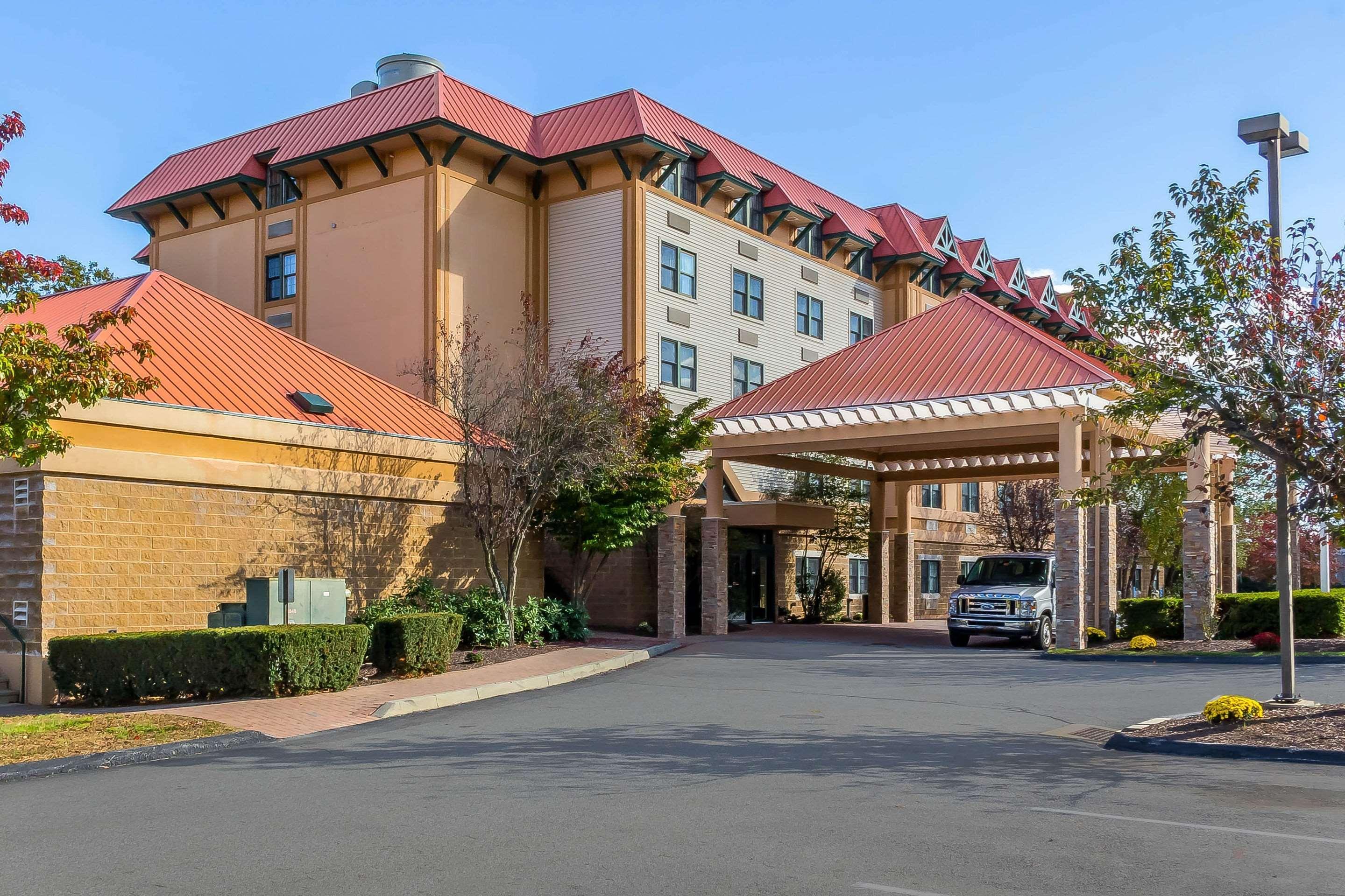 Comfort Suites Near Casinos Norwich Bagian luar foto