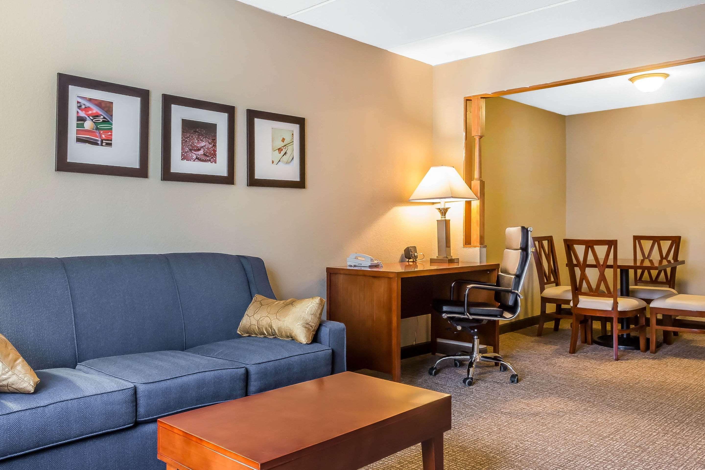 Comfort Suites Near Casinos Norwich Bagian luar foto