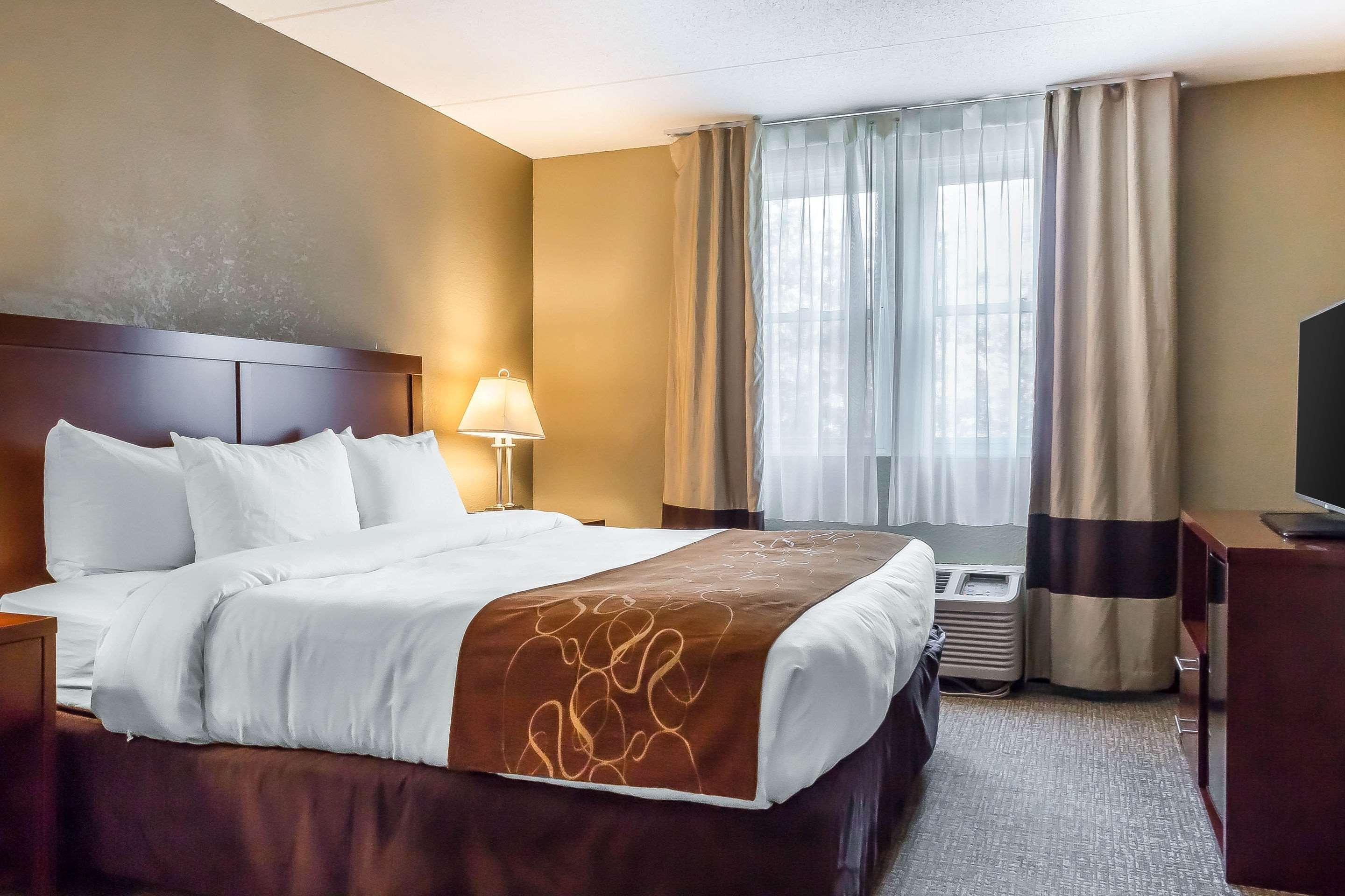 Comfort Suites Near Casinos Norwich Bagian luar foto