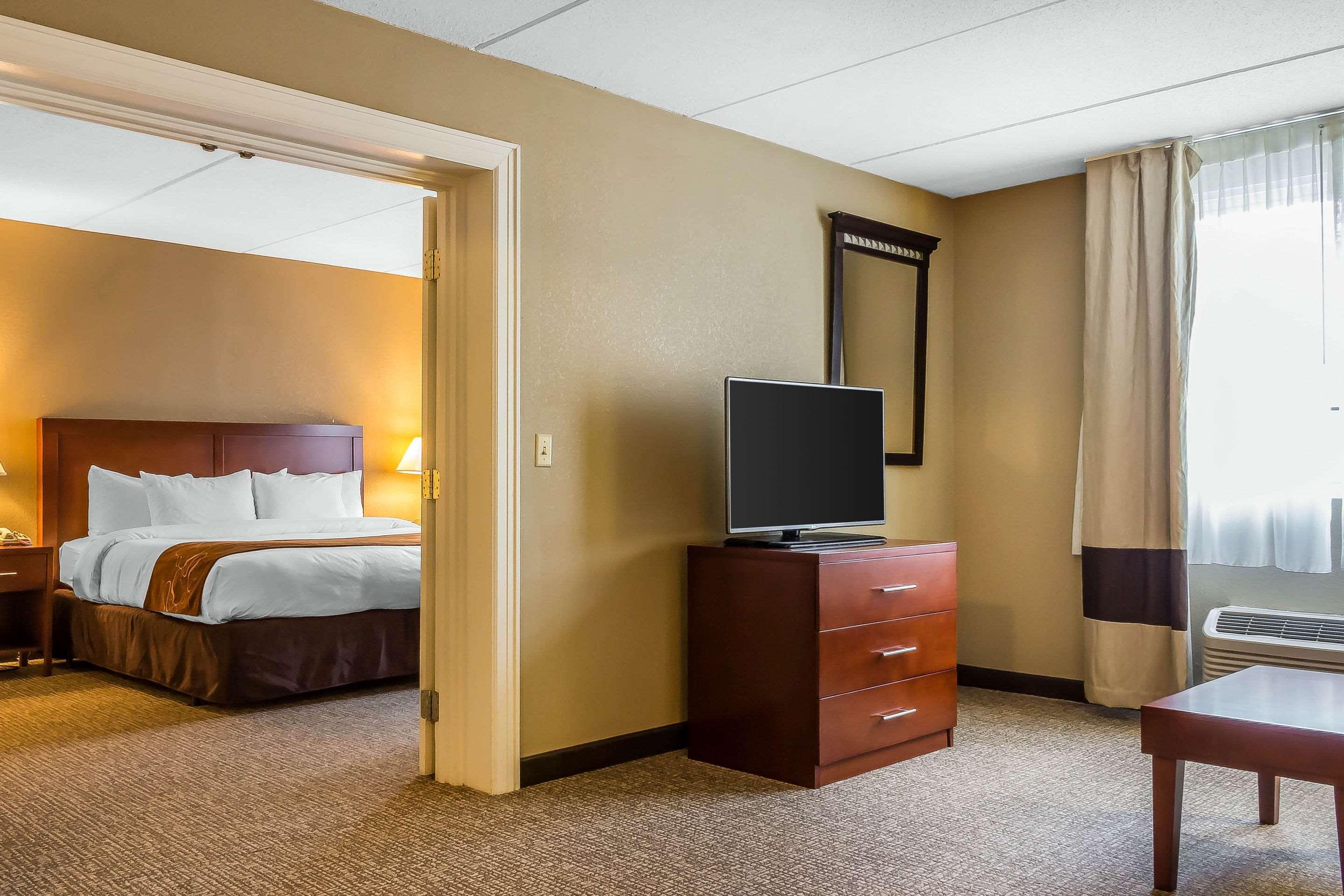 Comfort Suites Near Casinos Norwich Bagian luar foto