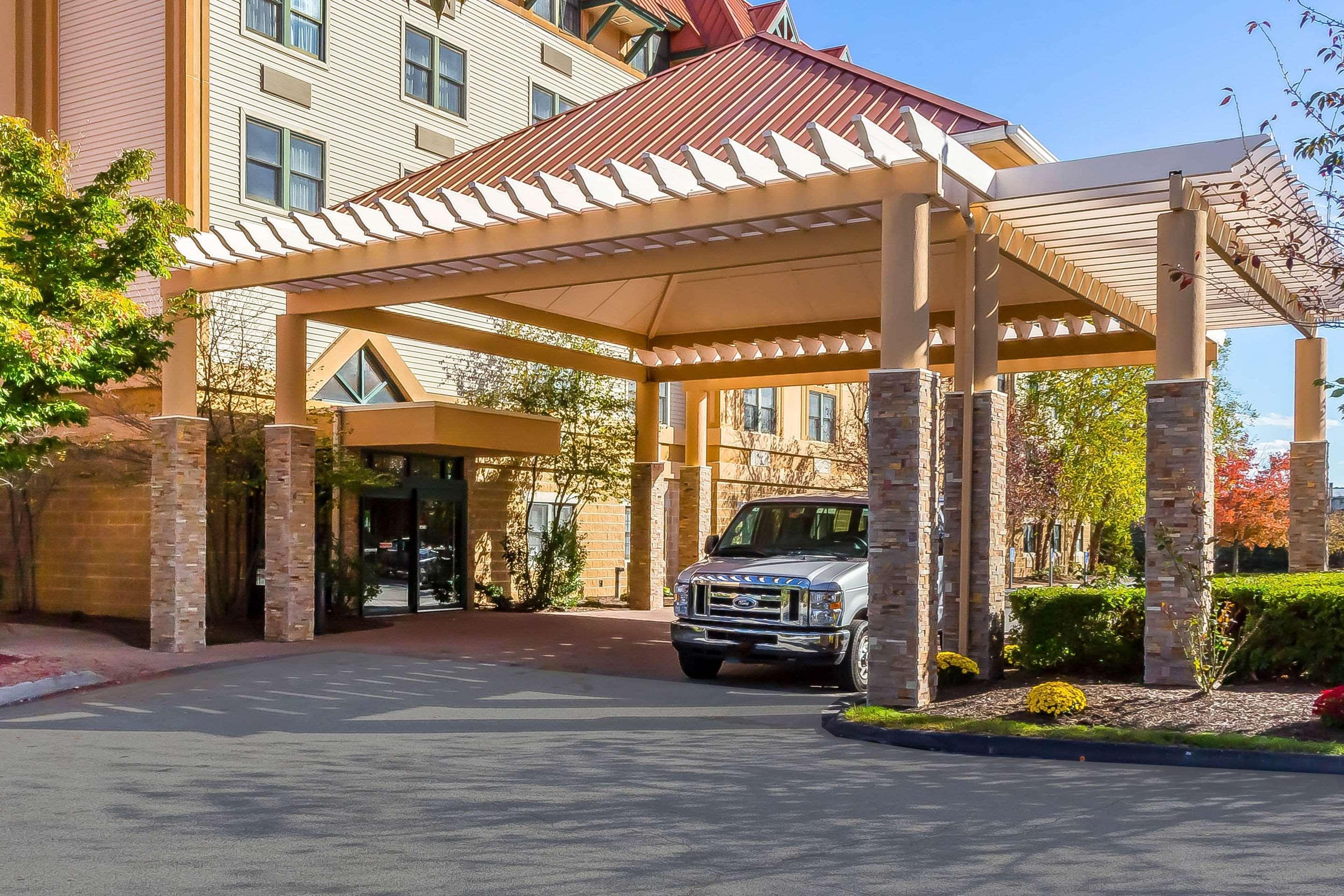 Comfort Suites Near Casinos Norwich Bagian luar foto