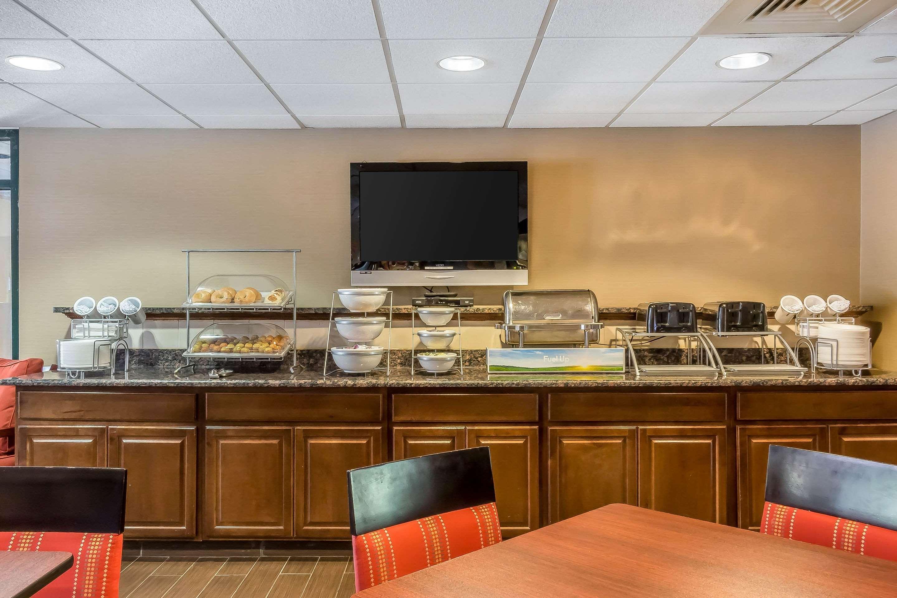 Comfort Suites Near Casinos Norwich Bagian luar foto