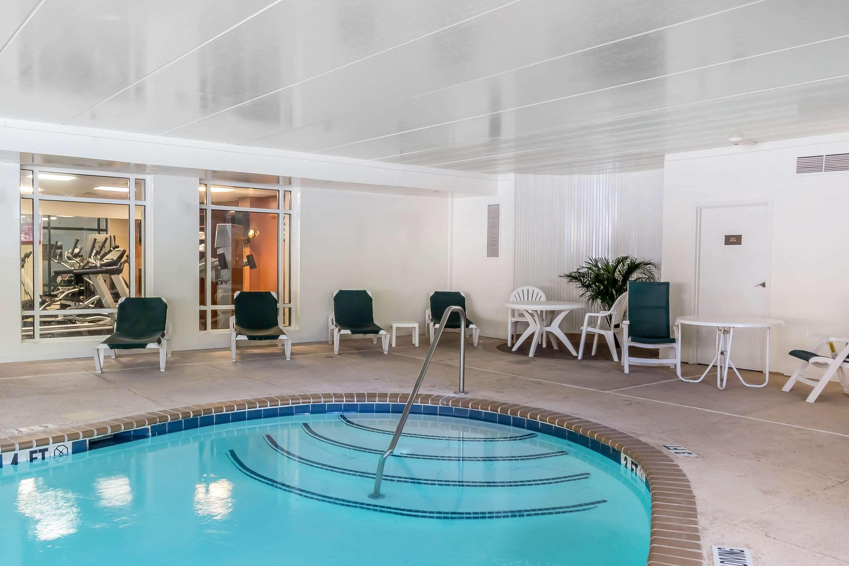 Comfort Suites Near Casinos Norwich Bagian luar foto