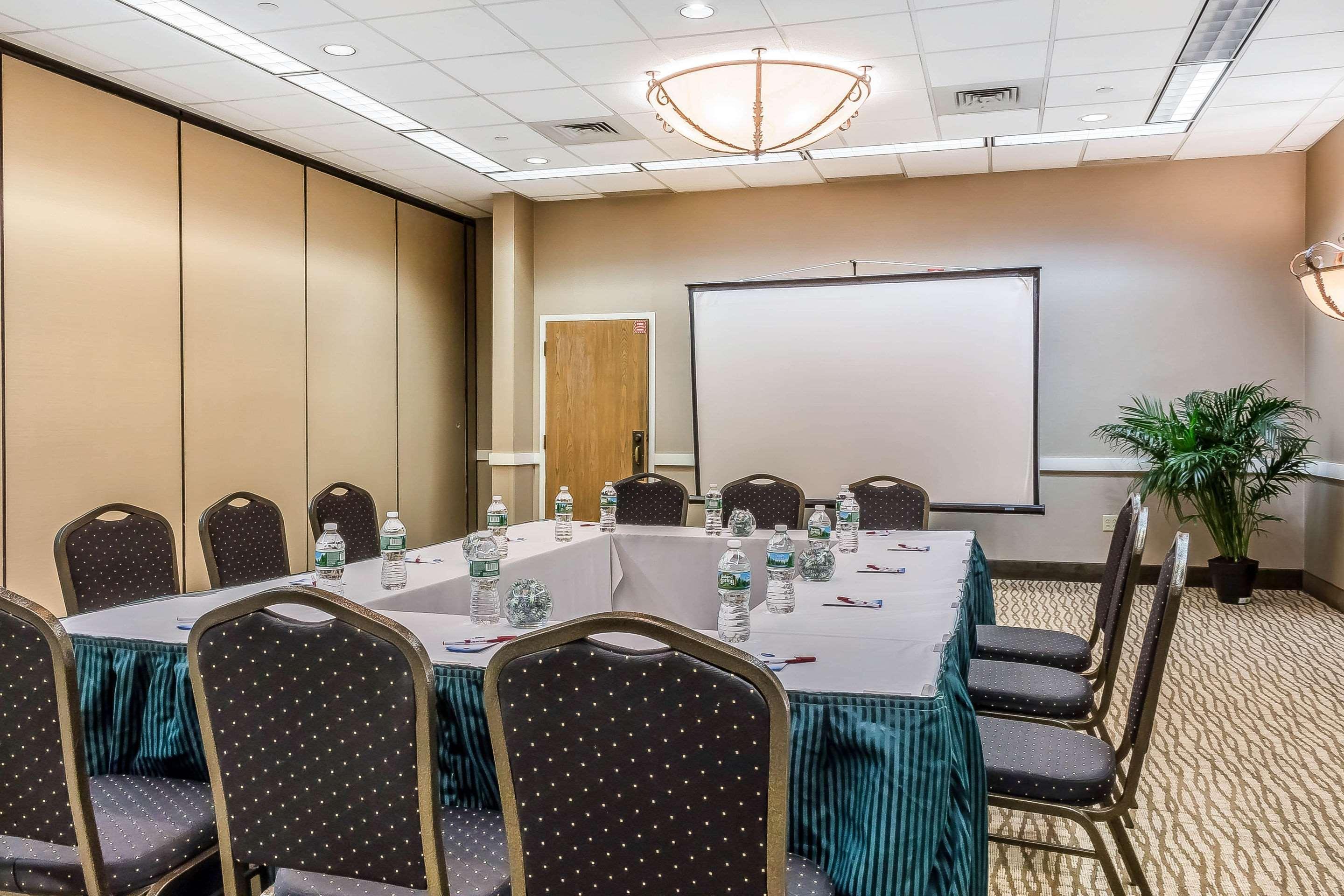Comfort Suites Near Casinos Norwich Bagian luar foto