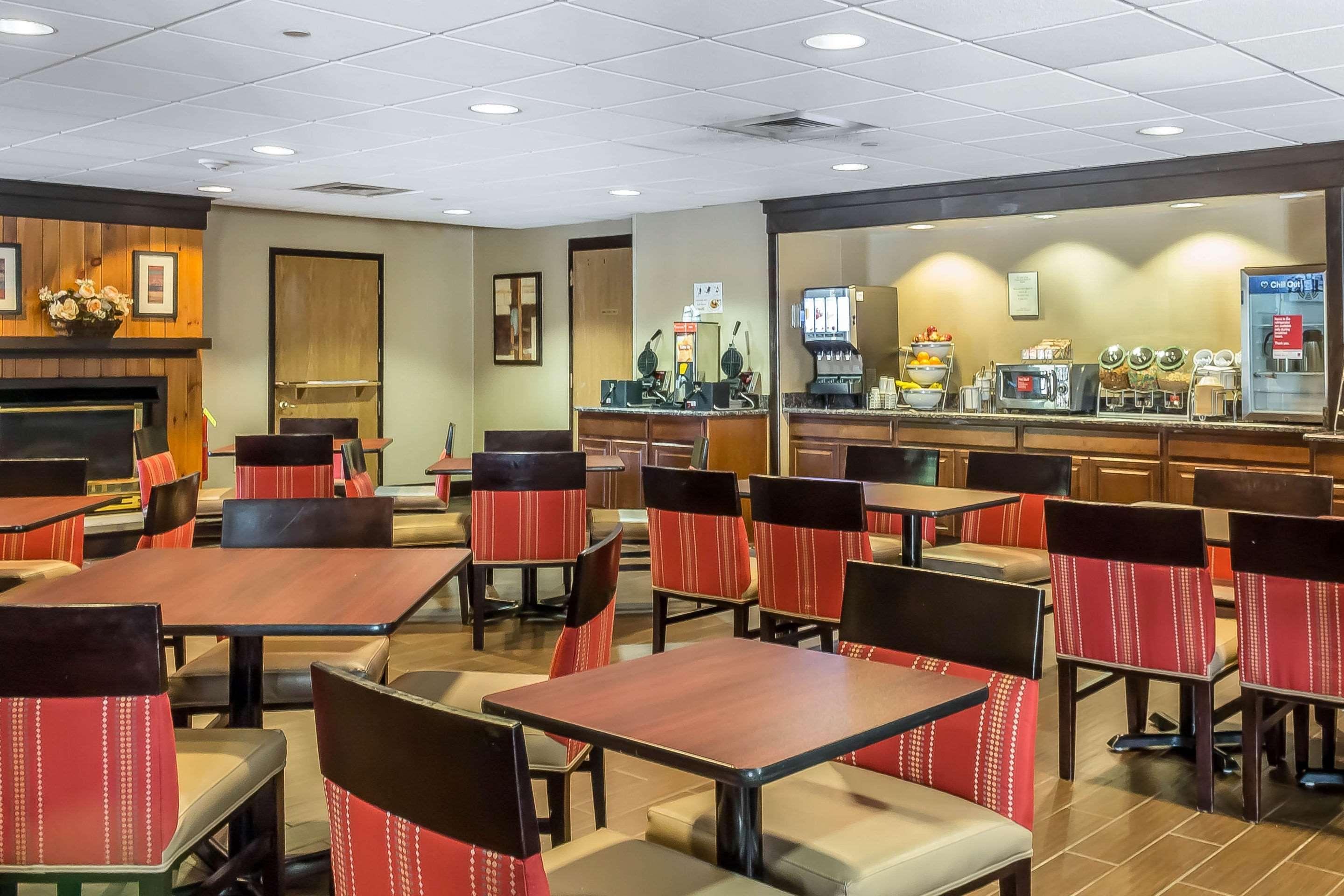 Comfort Suites Near Casinos Norwich Bagian luar foto