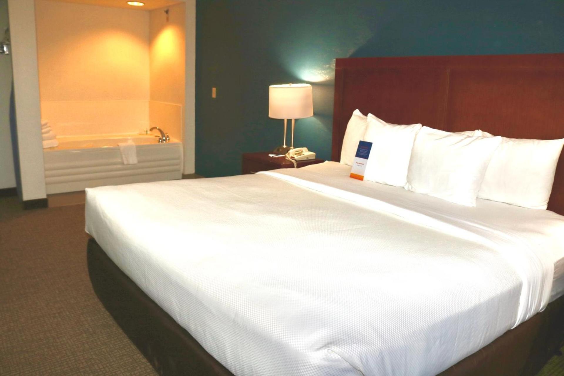Comfort Suites Near Casinos Norwich Bagian luar foto