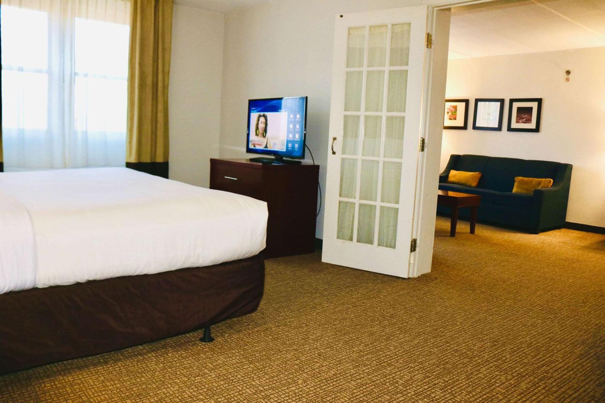 Comfort Suites Near Casinos Norwich Bagian luar foto