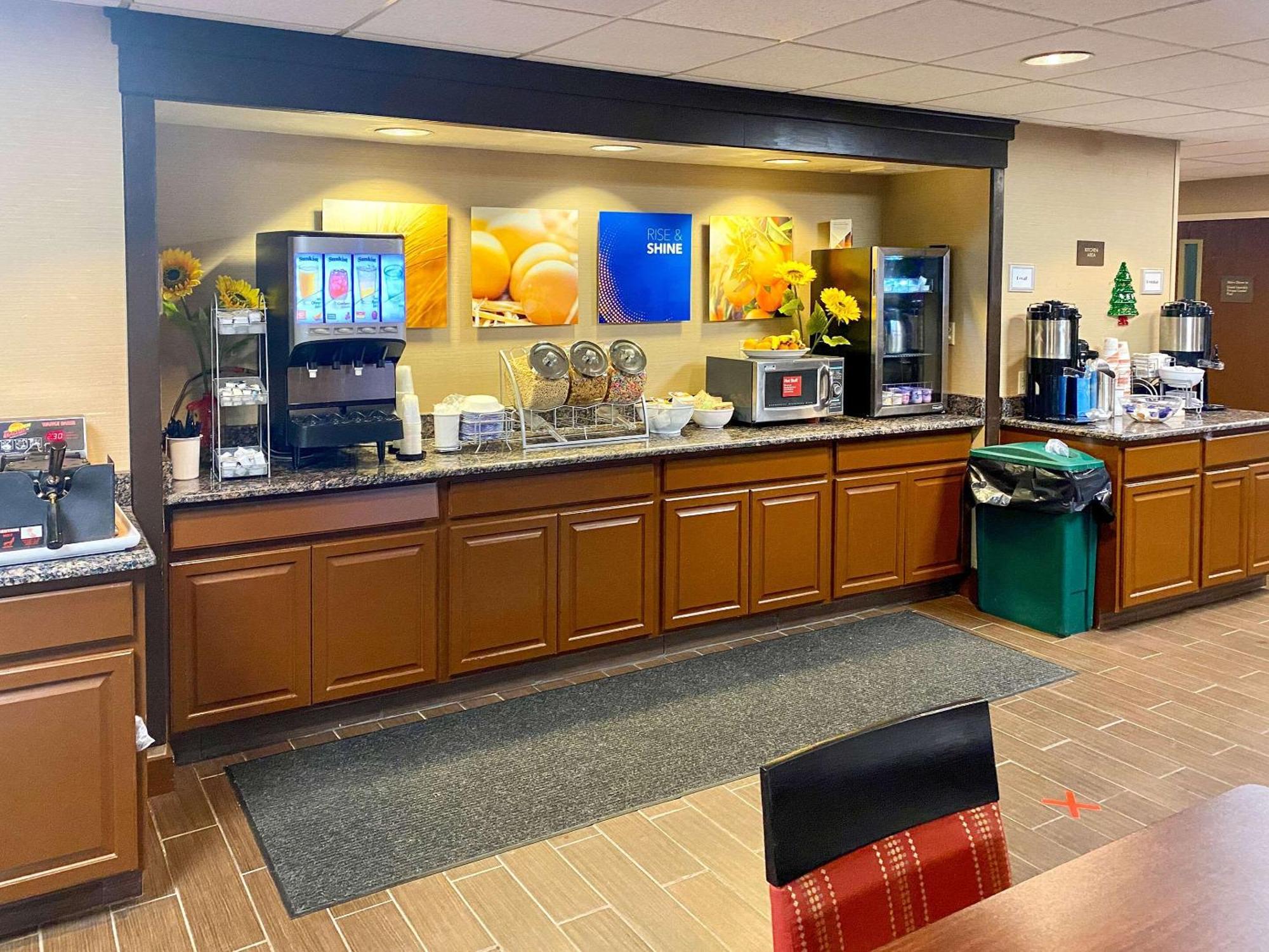Comfort Suites Near Casinos Norwich Bagian luar foto