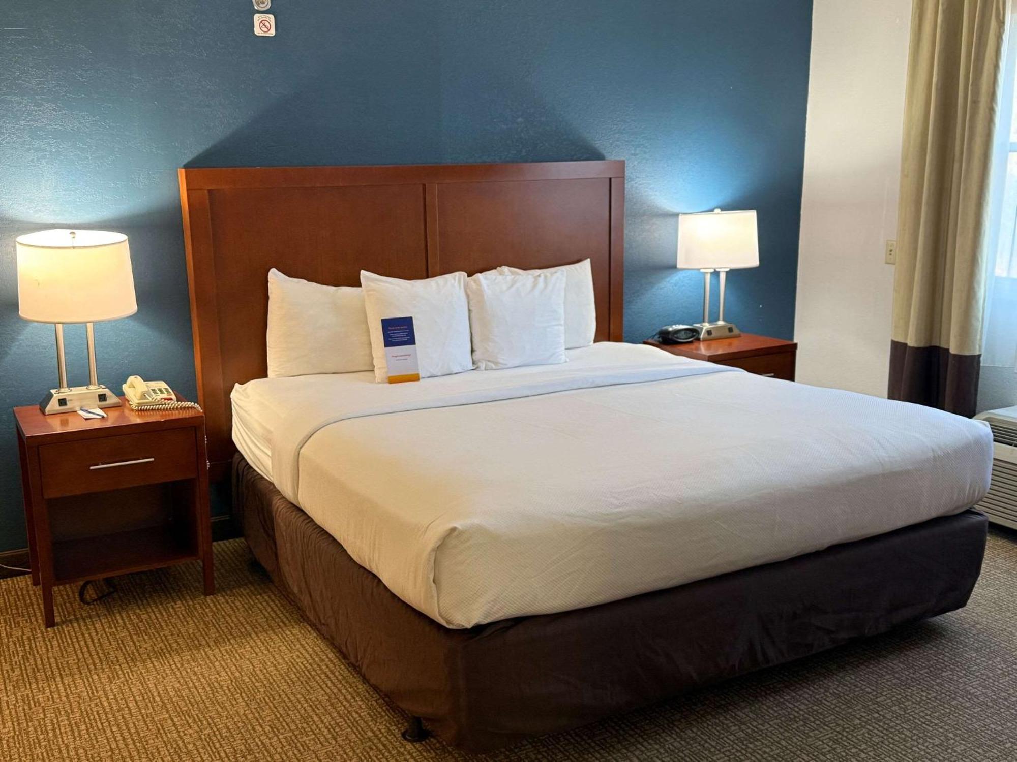 Comfort Suites Near Casinos Norwich Bagian luar foto