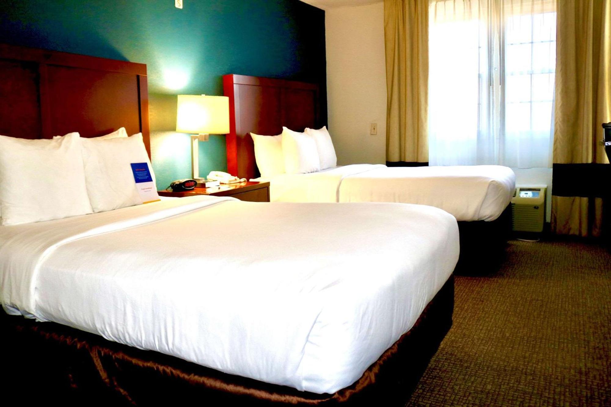 Comfort Suites Near Casinos Norwich Bagian luar foto