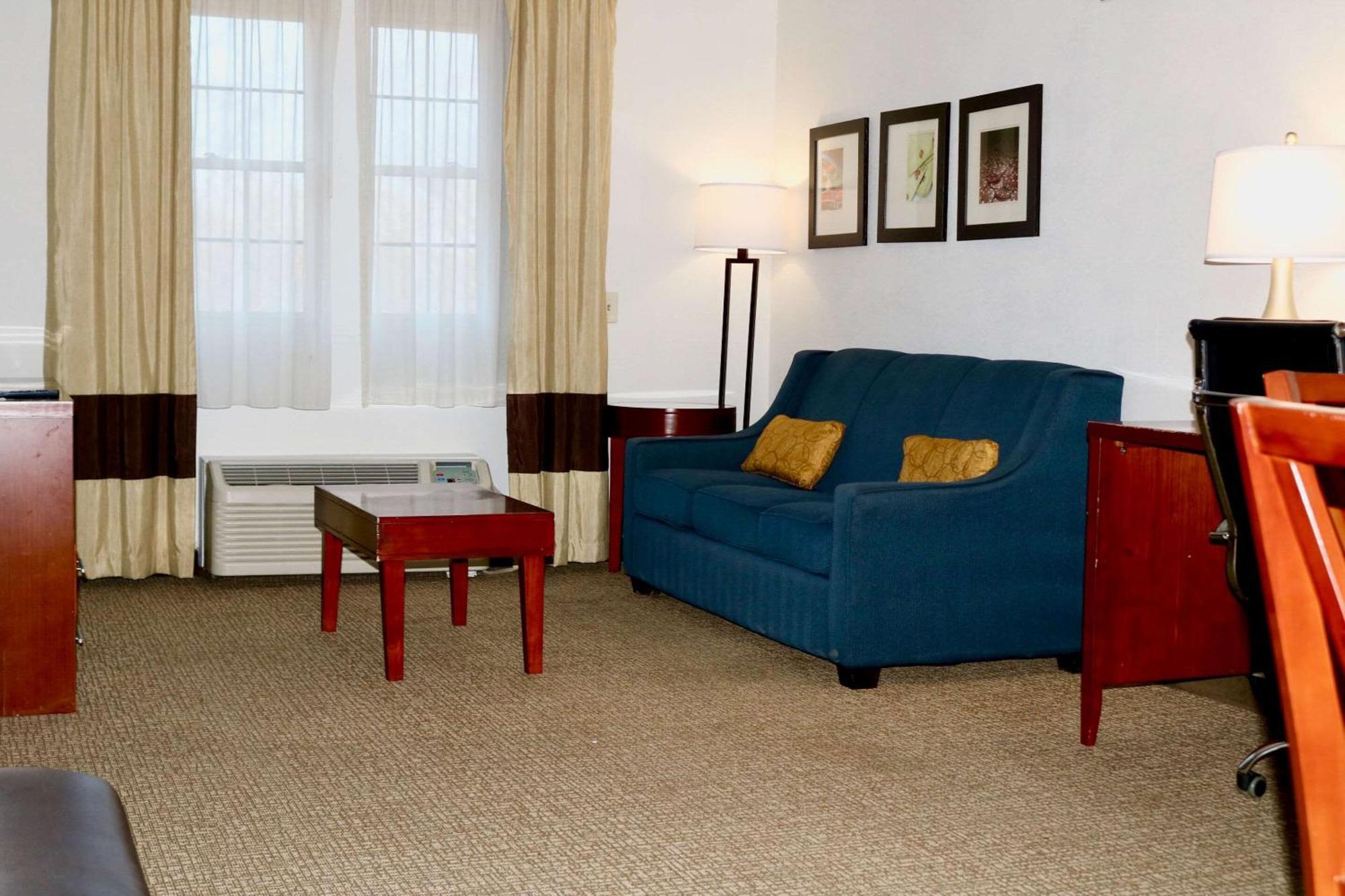 Comfort Suites Near Casinos Norwich Bagian luar foto