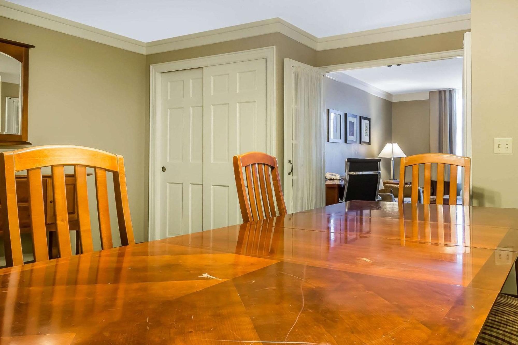 Comfort Suites Near Casinos Norwich Bagian luar foto