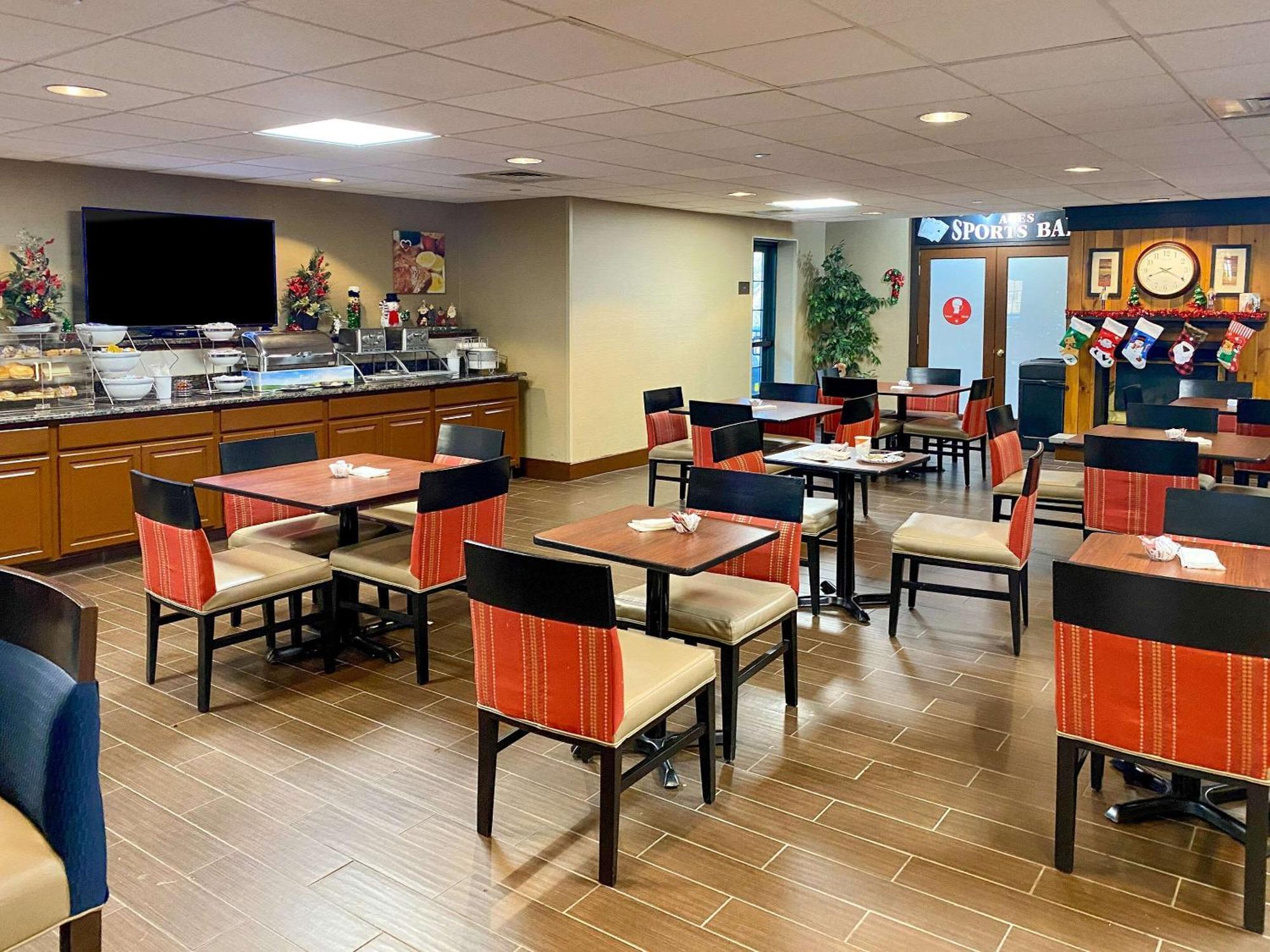 Comfort Suites Near Casinos Norwich Bagian luar foto