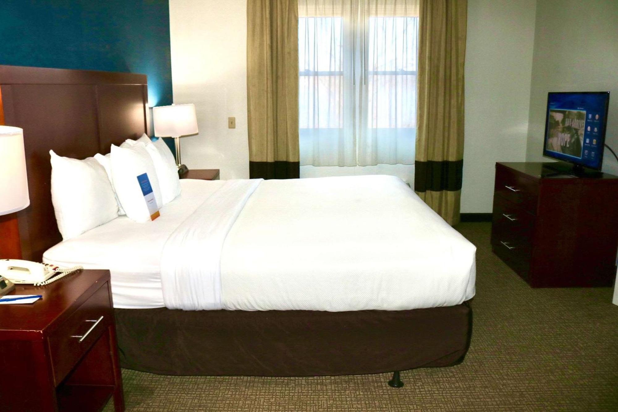 Comfort Suites Near Casinos Norwich Bagian luar foto