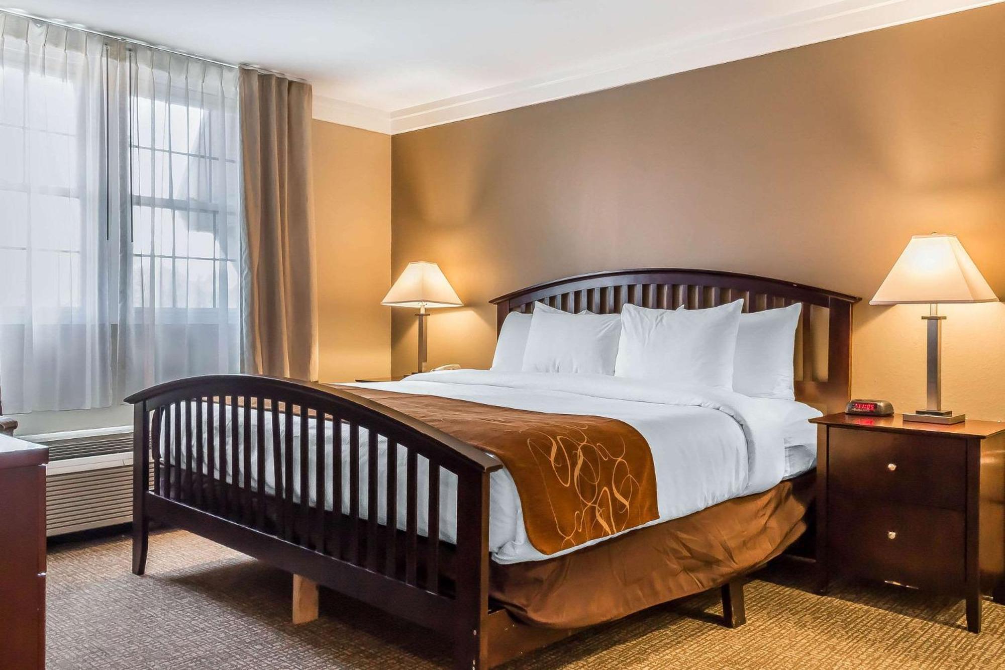 Comfort Suites Near Casinos Norwich Bagian luar foto