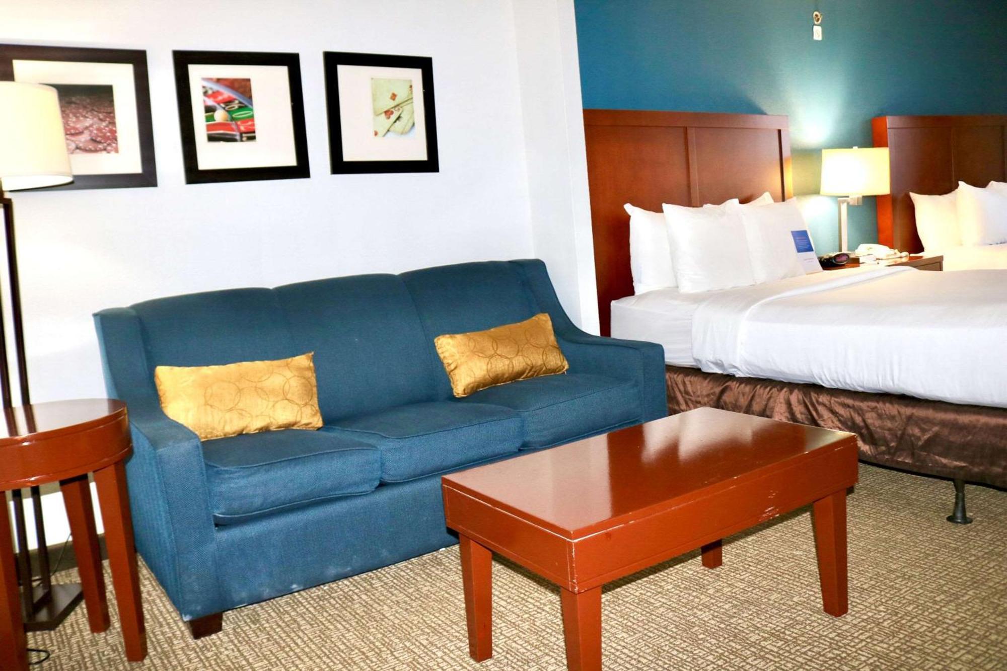 Comfort Suites Near Casinos Norwich Bagian luar foto