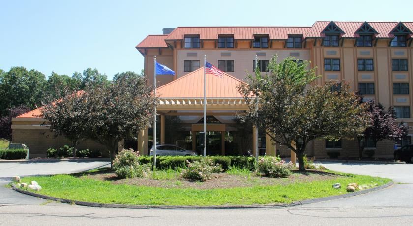Comfort Suites Near Casinos Norwich Bagian luar foto