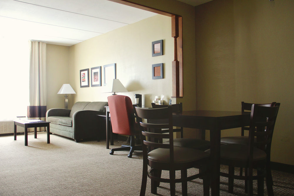 Comfort Suites Near Casinos Norwich Bagian luar foto